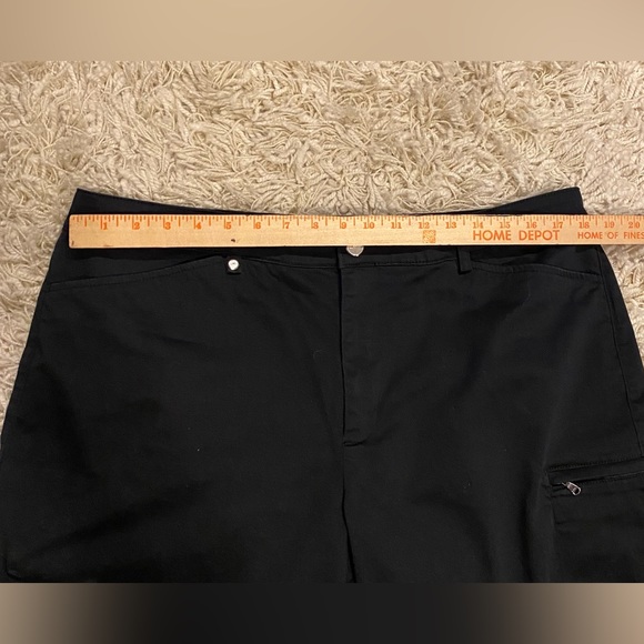 Lauren Ralph Lauren Stretch Bermuda Active Short Women’s, size 12. Black - Picture 4 of 11